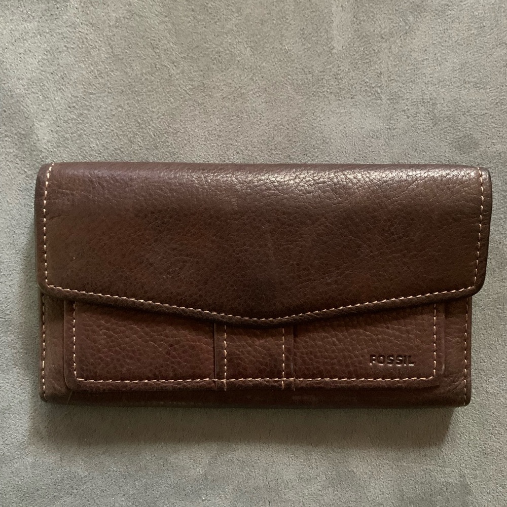 Chocolate brown leather Fossil wallet